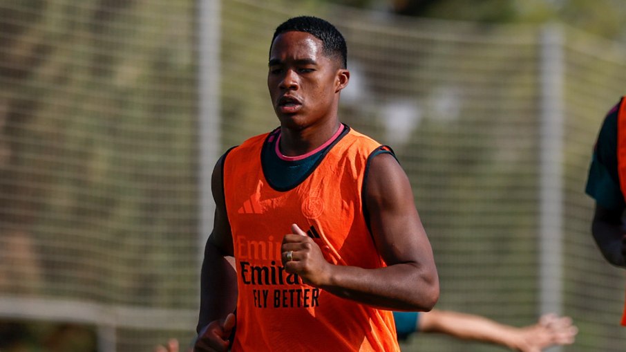 Endrick é ignorado e vê rival de posição ter mais minutos no Real Endrick é ignorado e vê rival de posição ter mais minutos no Real