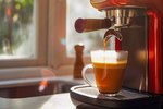 Chá em cápsulas existe e pode ser mais barato do que o café