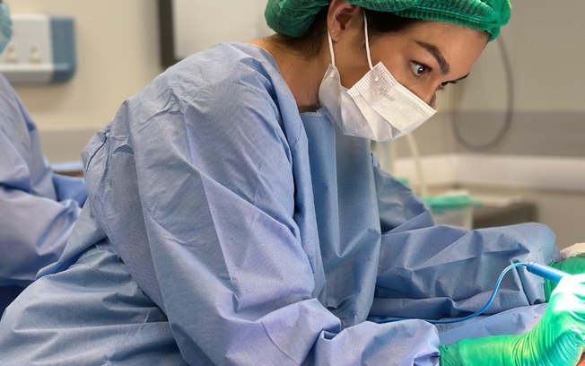 Mastopexia corrige flacidez nas mamas após a maternidade