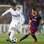 Cristiano Ronaldo domina a bola à frente de Messi no início da partida. Foto: EFE