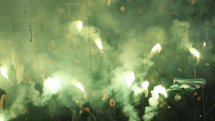 Torcida do Sporting protagonizou episódio de violência devido ao uso de sinalizadores