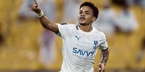 Brasileiro marca e é eleito craque do jogo em vitória do Al-Hilal
