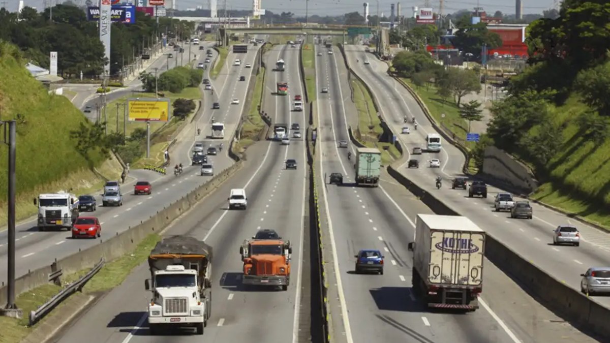 Trecho da Via Dutra que liga o Rio de Janeiro a São Paulo.