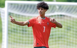 Gigantes europeus monitoram Cristiano Ronaldo Jr em torneio