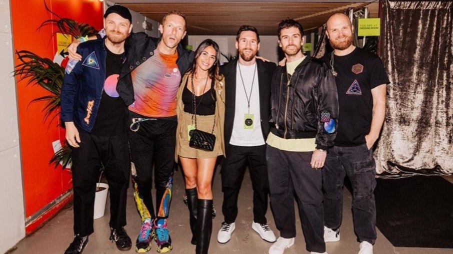 Messi e Antonela curtiram show do Coldplay, em Barcelona
