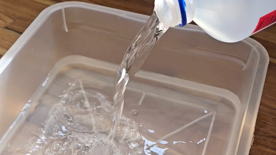 Álcool no recipiente