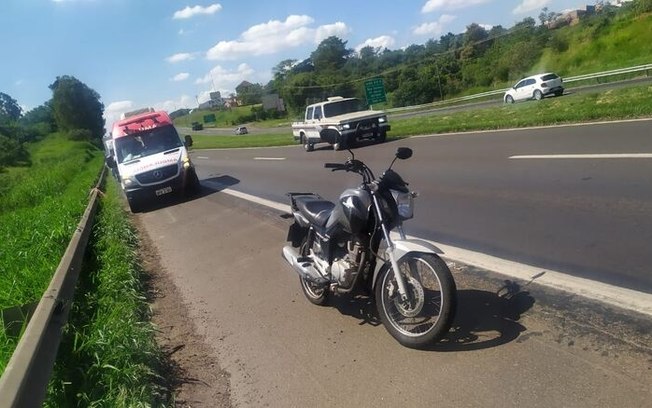 Pneu fura e mulheres sofrem queda de moto na Washington Luís, em São Carlos