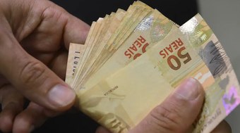 Sal%C3%A1rio%20m%C3%ADnimo%20deveria%20ser%20de%20R%24%207%2C3%20mil%3B%20entenda%20a%20conta