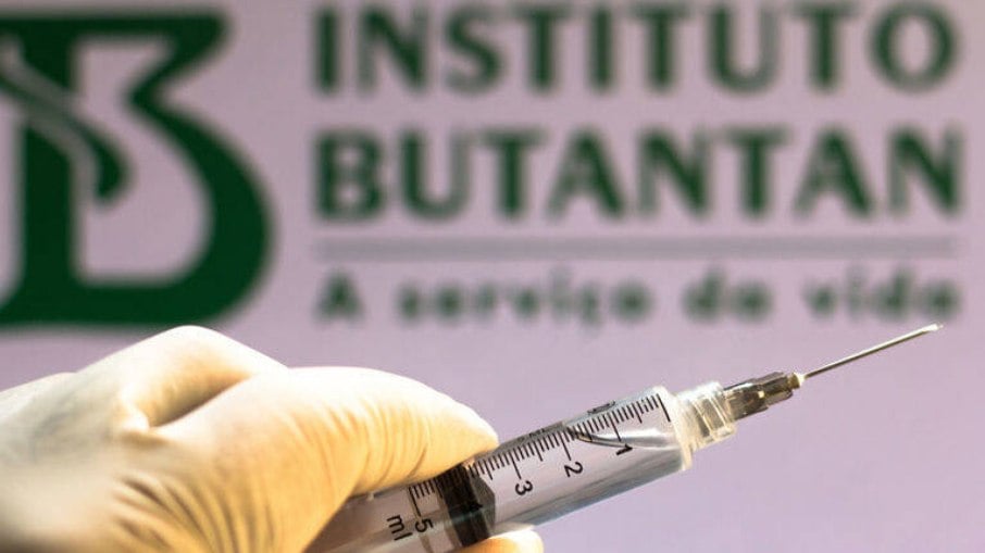 Vacina do Butantan (Coronavac) foi fundamental para conter o atraso das importações das outras vacinas
