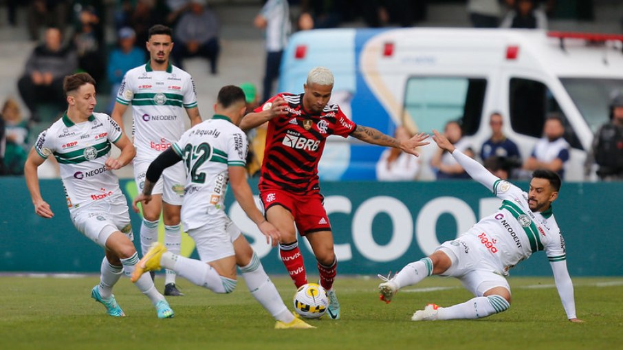 Coritiba vence o Flamengo no Couto Pereira