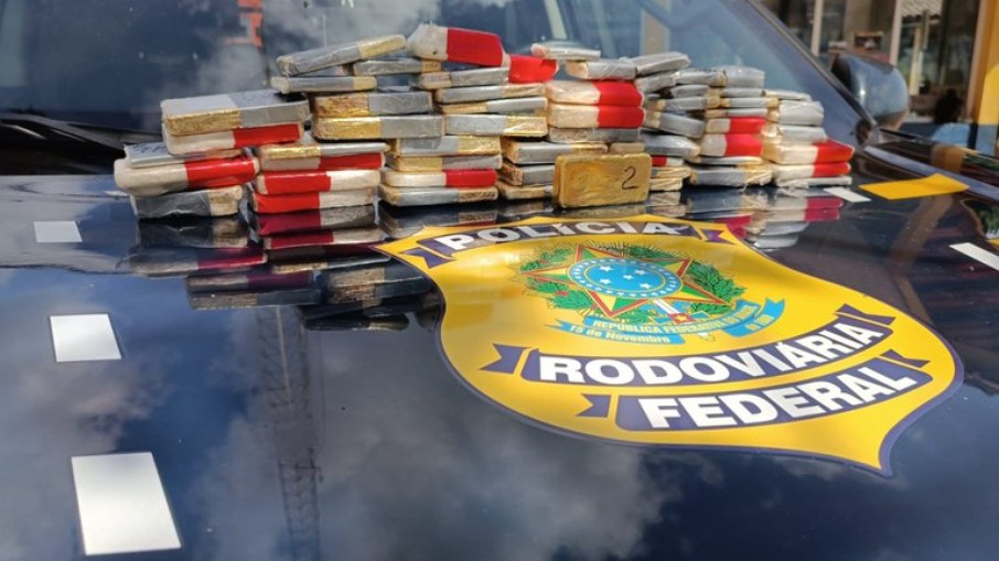 A PRF apreendeu 40 kg de ouro maciço, no município de Altamira, no Pará.