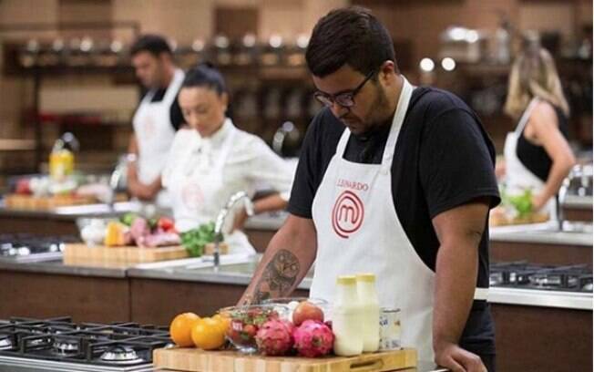 Como Léo revelou no antes e depois, o sobrepeso lhe atrapalhava durante os eventos, como na época do Masterchef Como Léo revelou no antes e depois, o sobrepeso lhe atrapalhava durante os eventos, como na época do Masterchef