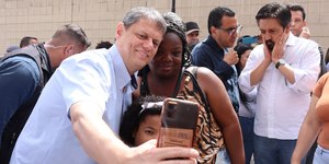 Tarcísio participa da entrega de mais de 550 moradias em SP