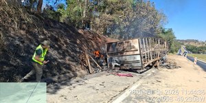 Incêndio em carreta interdita trecho da Via Dutra no RJ