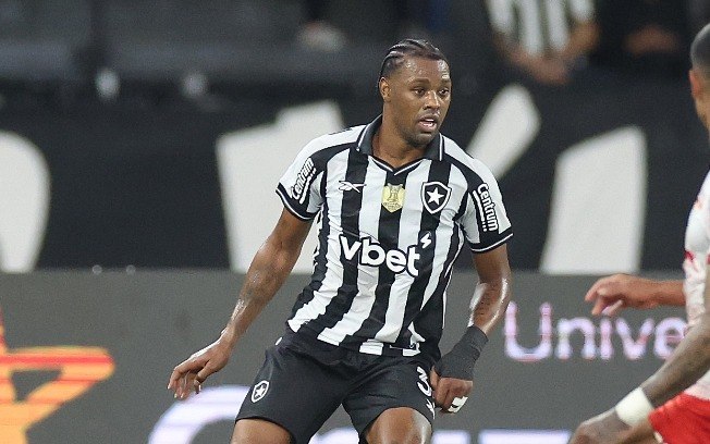 Kaio Pantaleão em ação contra o Bragantino