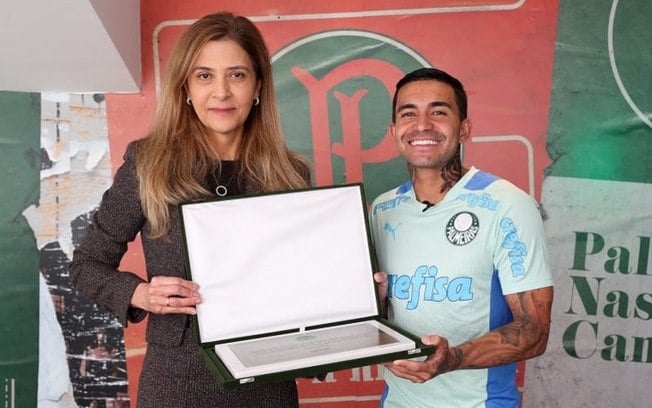 Dudu recebe homenagem pelos 350 jogos com a camisa do Palmeiras: 'Até arrepia em falar'