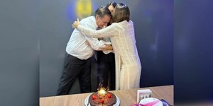 Michelle lamenta prisão de Bolsonaro em homenagem à filha Laura