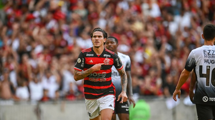 Pedro marcou um dos gols da vitória do Flamengo sobre o Corinthians