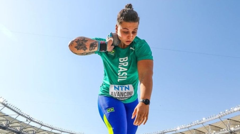 Livia Avancini é atleta de arremesso de peso