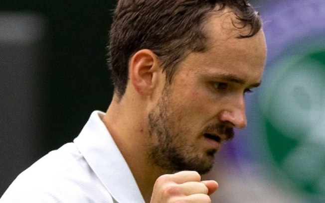 Medvedev se vinga e derruba Sinner de Wimbledon em batalha Medvedev se vinga e derruba Sinner de Wimbledon em batalha