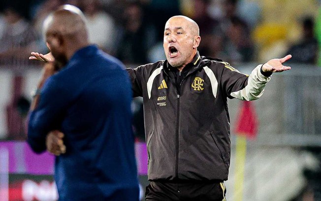 Leonardo Jardim reclama durante vitória do Flamengo sobre o Fluminense, pelo Brasileirão
