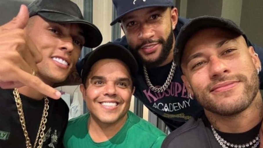 Memphis Depay e Neymar disputam torneio antes da rodada final do Paulistão Memphis Depay e Neymar disputam torneio antes da rodada final do Paulistão