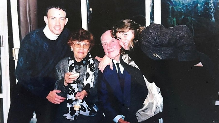A família Tardelli: Sérgio, Idalina, Antônio e Roseli  no início dos anos 1990