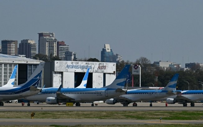 Aviões da Aerolíneas Argentinas no aeroporto Jorge Newbery, em Buenos Aires, em 6 de setembro de 2024