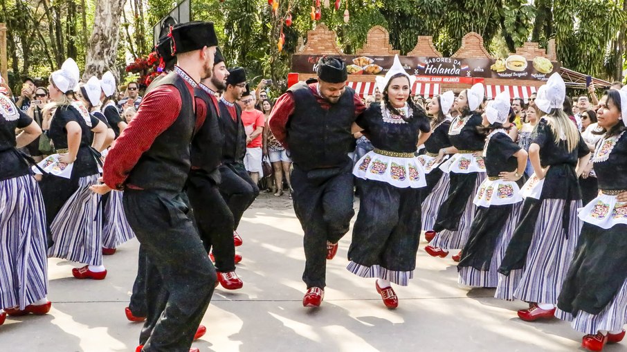 Dança holandesa é uma das mais tradicionais da Expoflora.