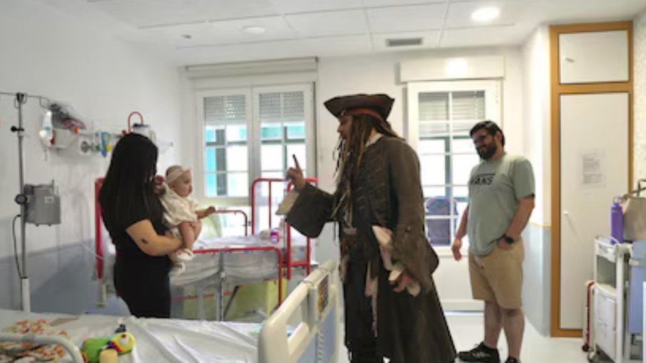 Crianças com câncer encontram Johnny Depp Crianças com câncer encontram Johnny Depp