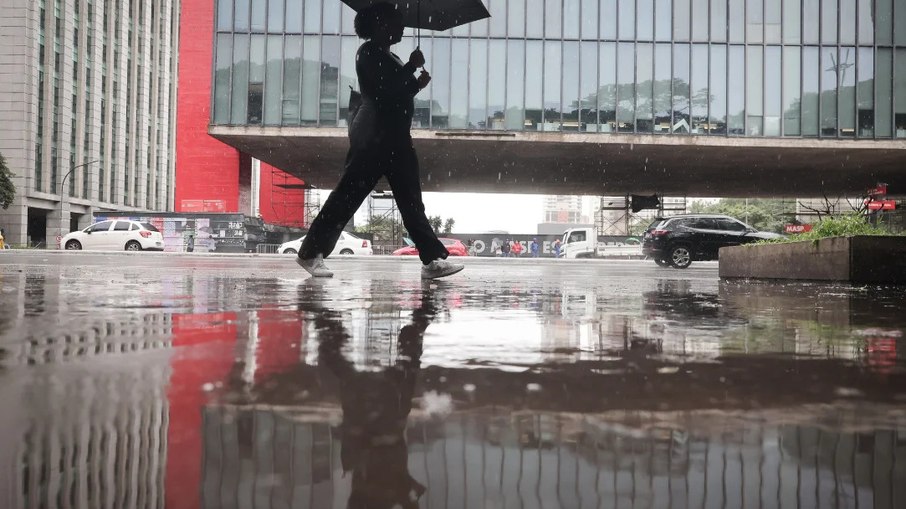 Chuvas fortes afetam moradores da capital paulista Chuvas fortes afetam moradores da capital paulista