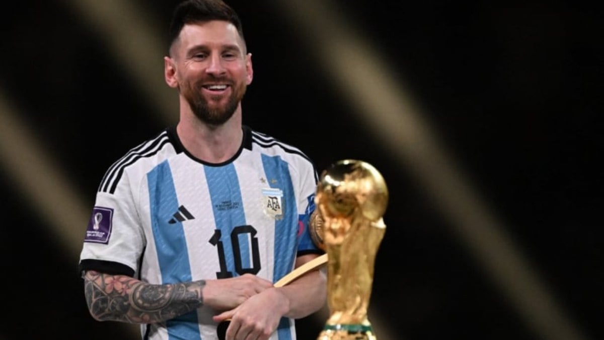 Messi é o nono jogador a vencer Copa, Champions e Bola de Ouro