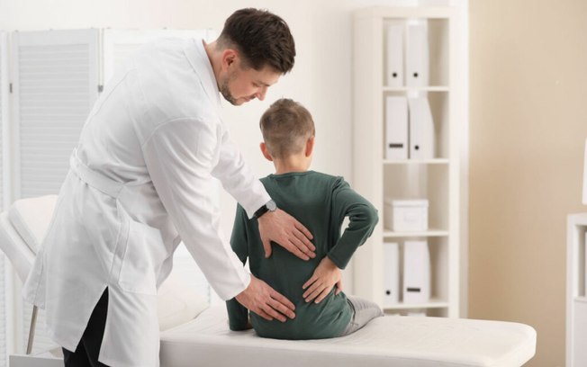 Dores nas costas: entenda as causas e saiba como prevenir