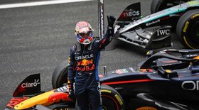 Verstappen conquista pole-position pela 1ª vez