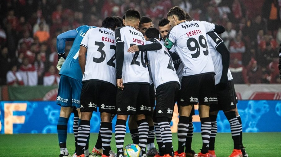 Vasco e Corinthians duelam pelo Brasileirão