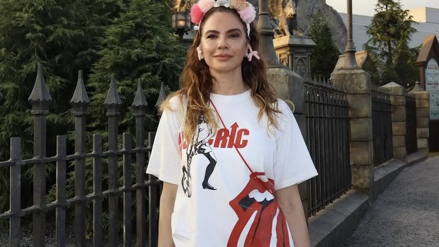 Luciana Gimenez surpreendeu ao escolher a Universal Studios, no Japão como destino 