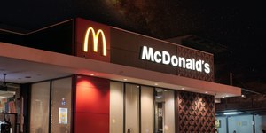 McDonald's quer contratar 375 mil funcionários. E no Brasil?