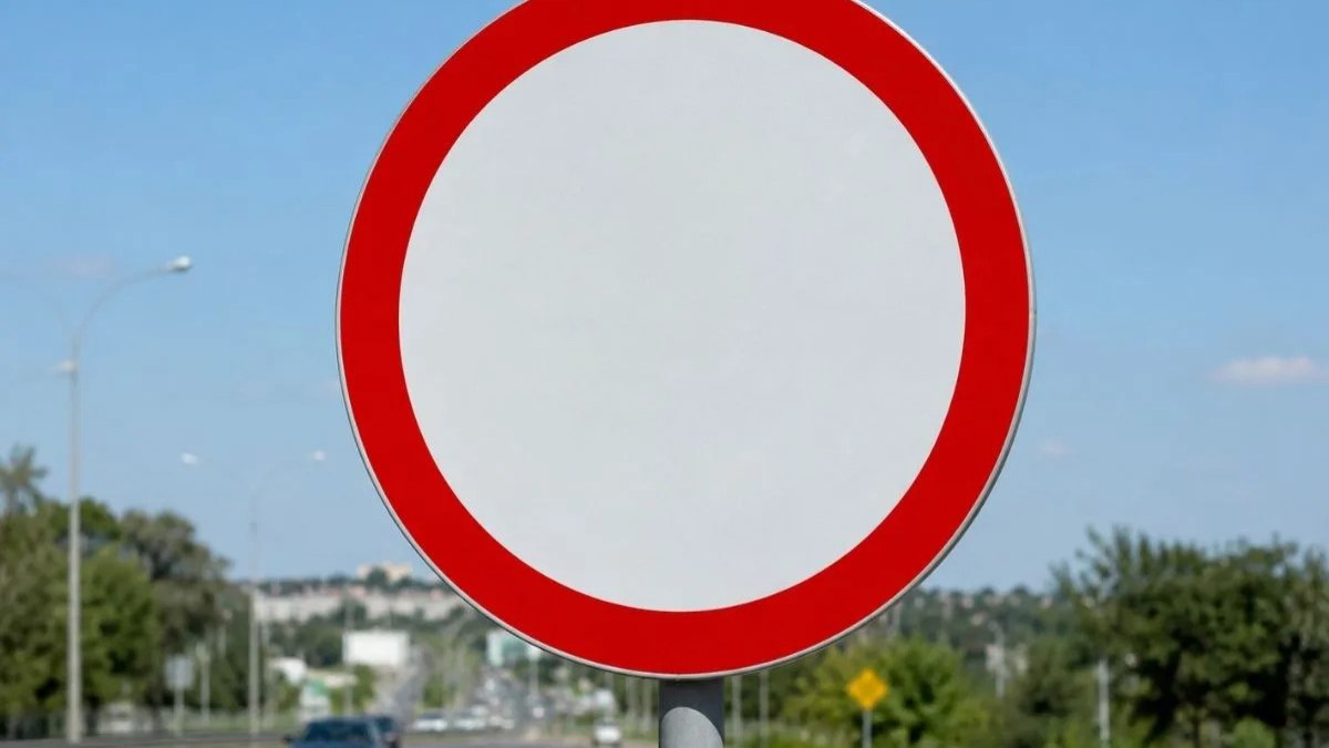Placa de trânsito com círculo vermelho: veja o significado Placa de trânsito com círculo vermelho: veja o significado