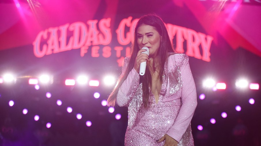Simone Mendes em sua apresentação no Caldas Country Festival