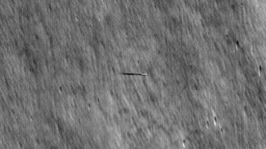 NASA captura fotos de uma 'prancha de surf' na órbita da lua