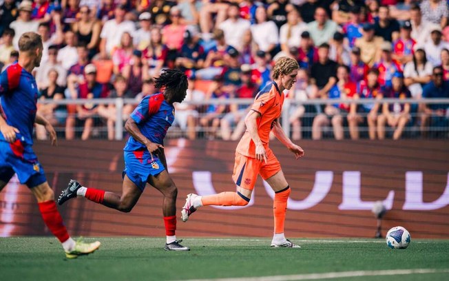 Barcelona vence o Basel em amistoso de pré-temporada na Suíça Barcelona vence o Basel em amistoso de pré-temporada na Suíça