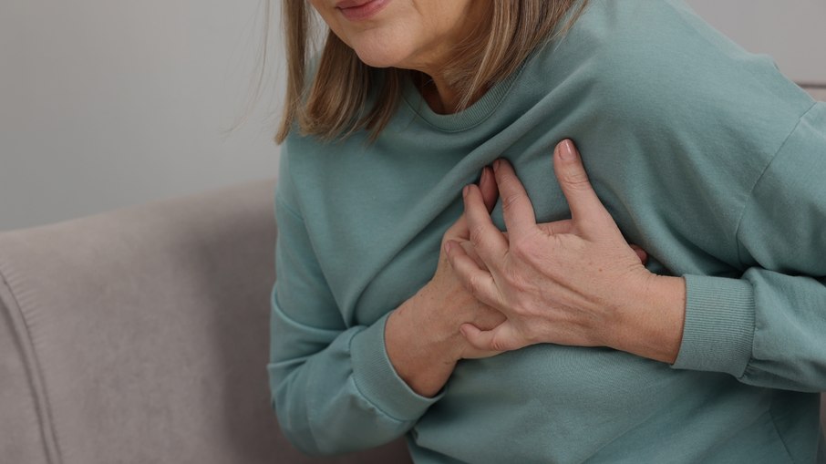 Dor no peito e falta de ar não devem ser atribuídas automaticamente à ansiedade ou ao estresse, alerta cardiologista. Dor no peito e falta de ar não devem ser atribuídas automaticamente à ansiedade ou ao estresse, alerta cardiologista.