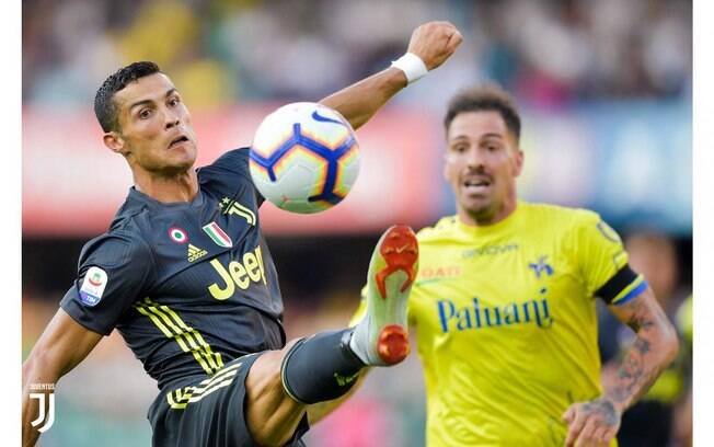 Cristiano Ronaldo estreou oficialmente pela Juventus contra o Chievo