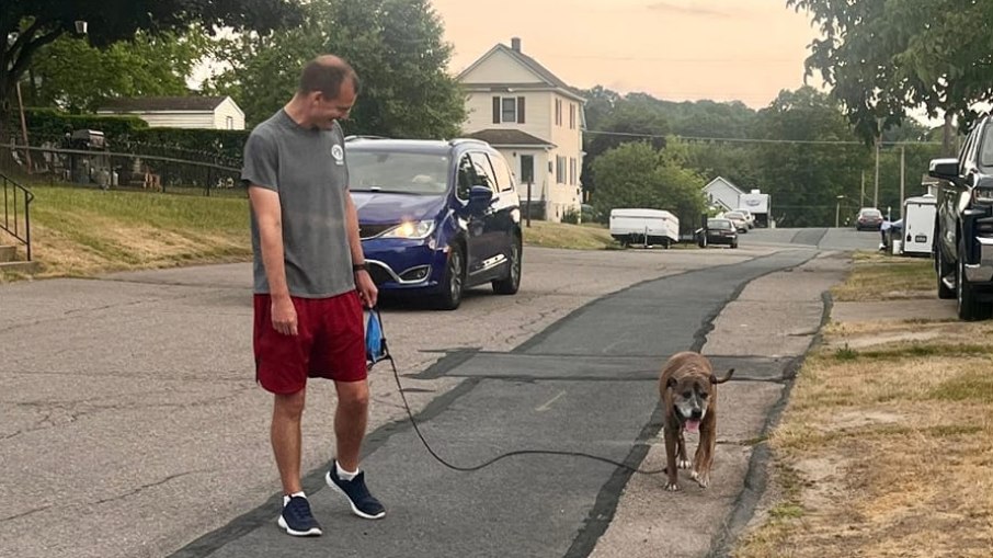 Kevin levou Mellow para sua ultima volta pelo bairro, mas decidiu que dessa vez seria especial