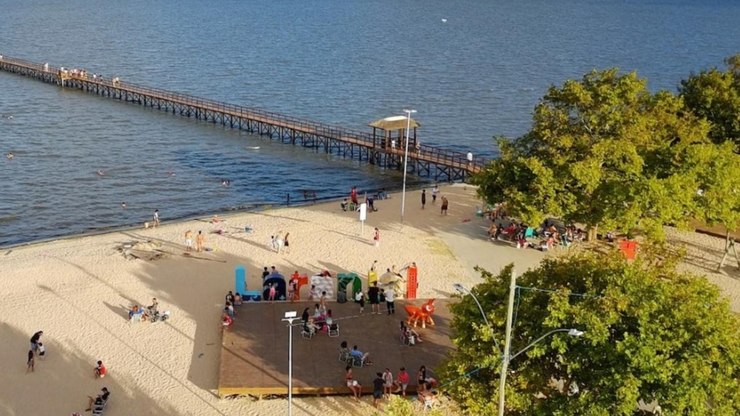 Cianobactérias tornam impróprios dois pontos de praia no Sul
