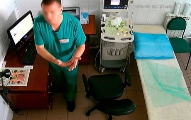 Câmera escondida registrava as pacientes durante as consultas com o médico