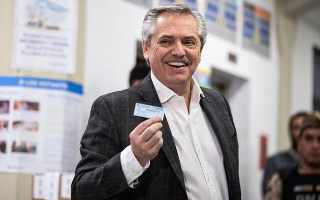 Candidato da oposição argentina, Alberto Fernández é apontado como possível candidato eleito à presidência do país