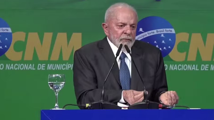 Lula participou da cerimônia de abertura da Marcha dos Prefeitos