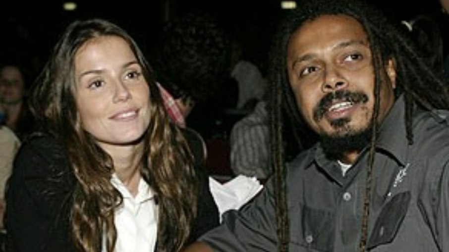 Marcelo Falcão e Deborah Secoo