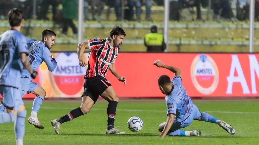 São Paulo surpreende, mas cede empate e amplia sequência ruim São Paulo surpreende, mas cede empate e amplia sequência ruim
